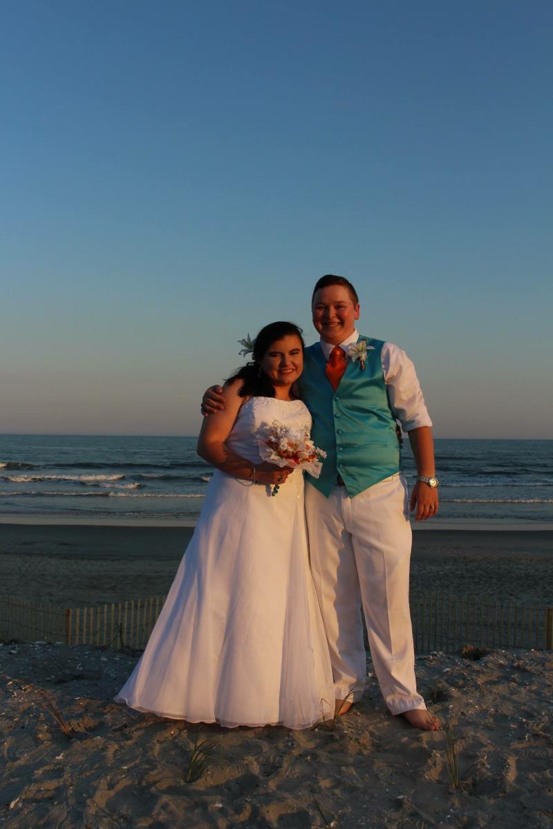 Crystalkmcgowan's tweet photo. My friend Crystal is a finalist in Thomas Beach Vacation's Photo Contest- Help rally votes: https://t.co/njPZDKPImx @ThomasBeachFun https://t.co/Ck8M93hKg1
