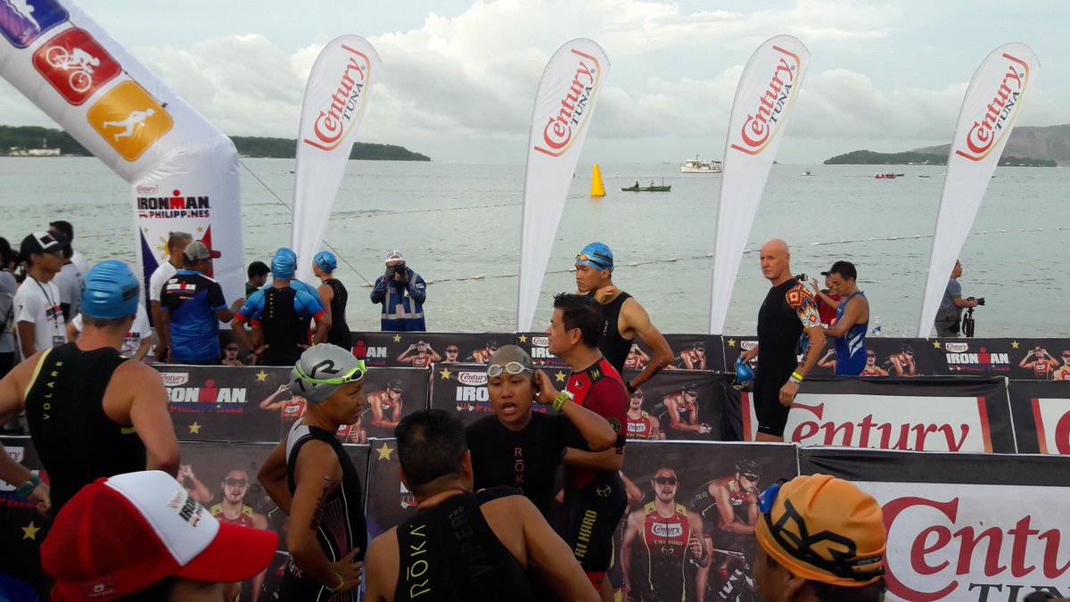 bananarunning's tweet photo. #centurytunaIM #IronManPH @anikarina and #gregbanzon at tye swim start https://t.co/JLnkXT9XBw