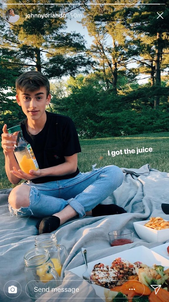 bamemess's tweet photo. @johnnyorlando I saw this pic on insta hehe https://t.co/V706g6KnL0