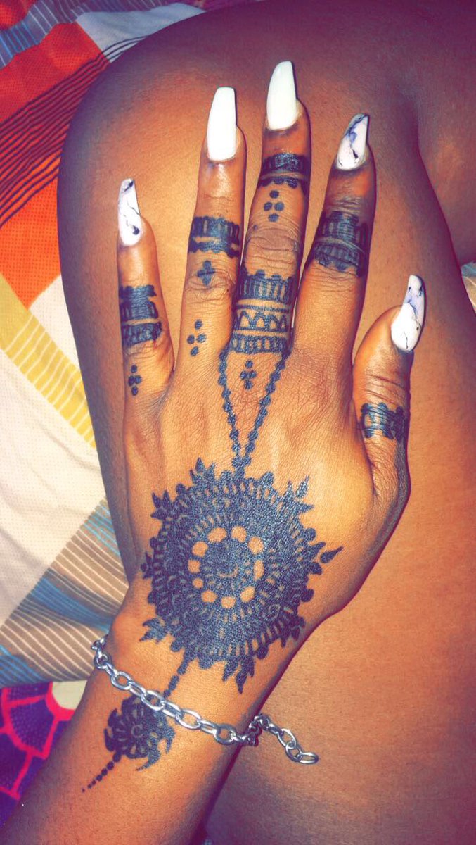 King_Bolarinwa's tweet photo. Can't get over how pretty my henna and nails are 😍💅🏾 https://t.co/9gBM8RaaDK
