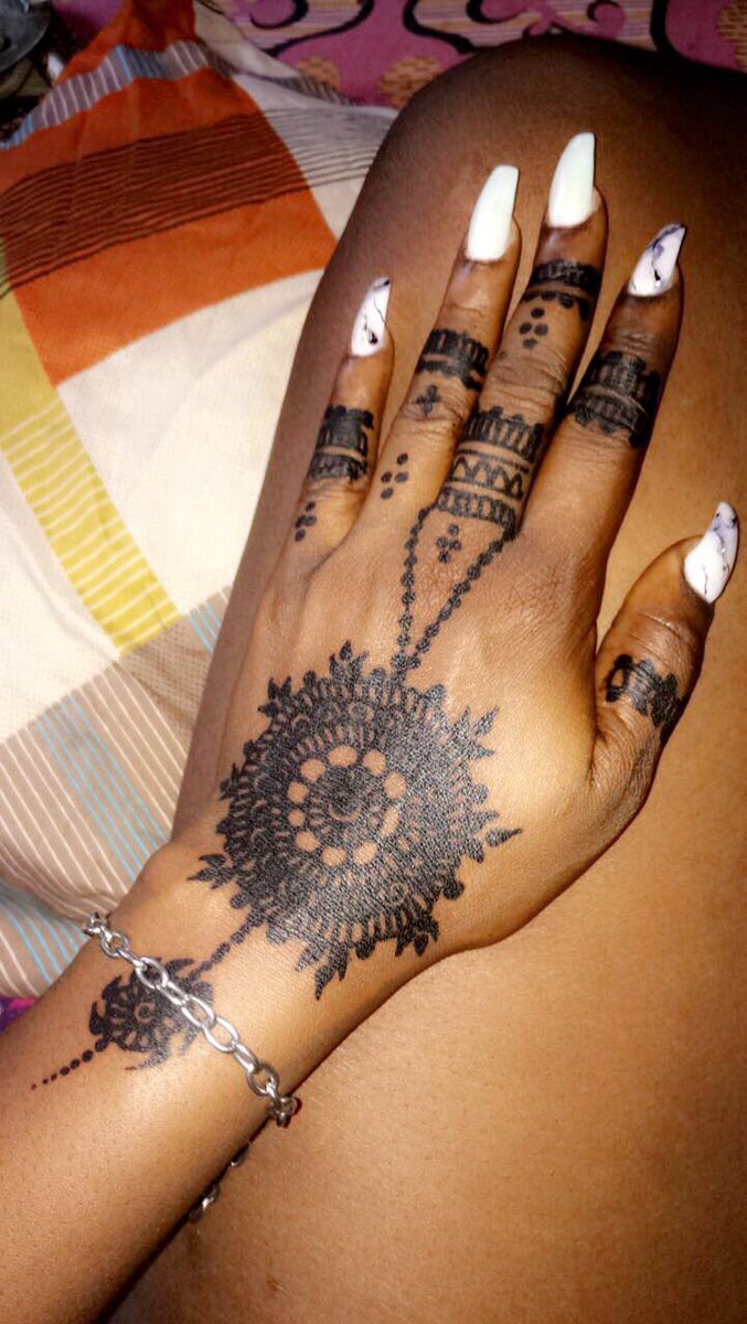 King_Bolarinwa's tweet photo. Can't get over how pretty my henna and nails are 😍💅🏾 https://t.co/9gBM8RaaDK