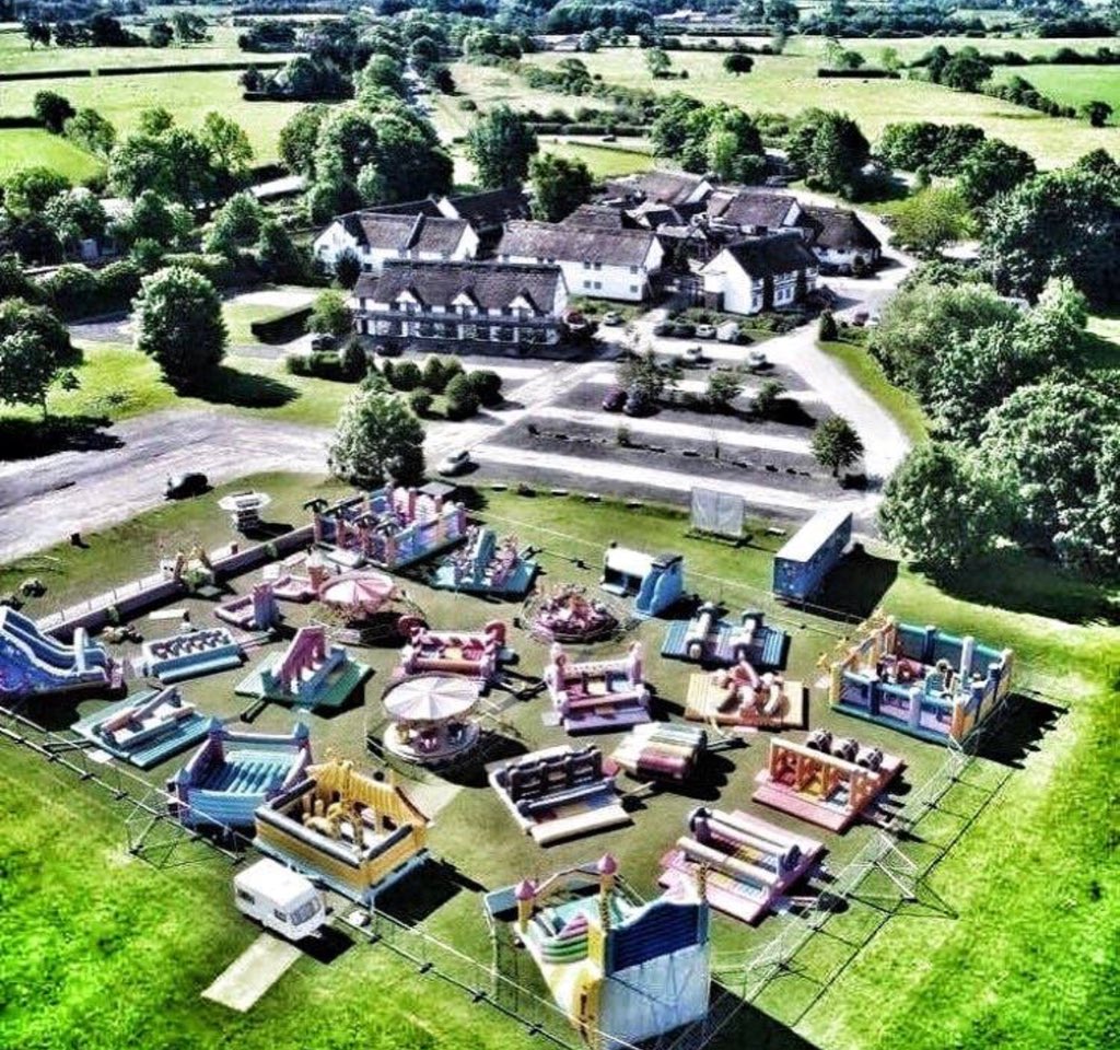 OwdNellsTavern's tweet photo. Last day of #bubbleNbounce until August!!!! Up & at it early today!!!! πβοΈπ¦ππΌπΈπ https://t.co/gRmFCsxLFu