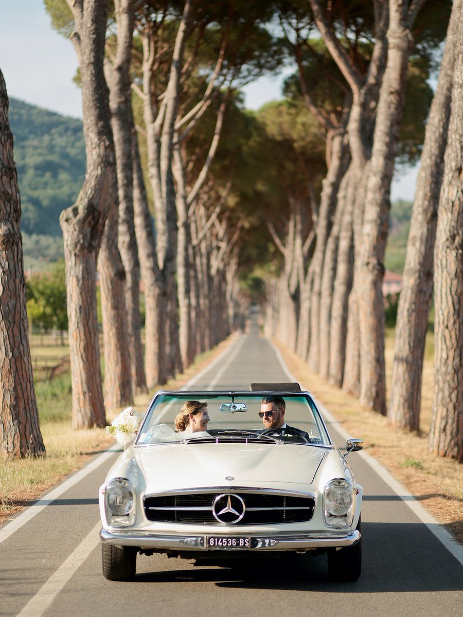 VallediBadia's tweet photo. On the road! What's a better start than this for a sunny day in Tuscany? 
Photo by @facibenifotografia
#Bridalcar #Bridearrival #Weddingintuscany #Tuscancountryside #BrideandGroom #Tuscanvillarental #Tuscanvilla https://t.co/XqHwkn7HsT