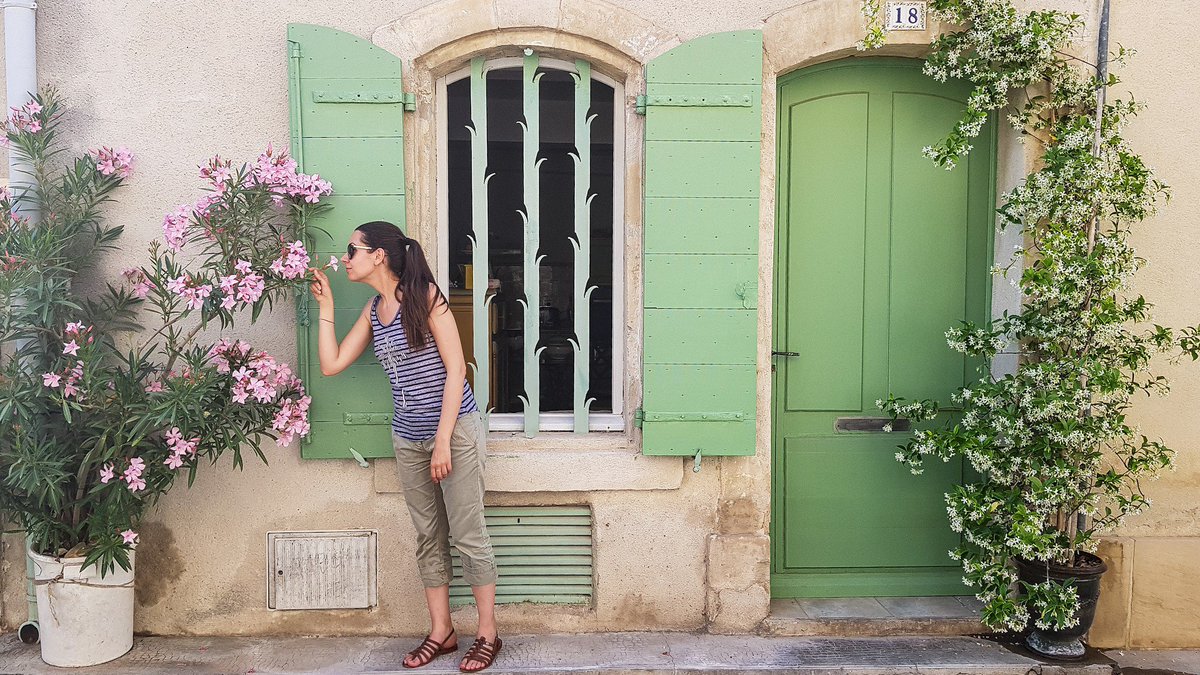 MelleBonPlan's tweet photo. Première fois à #Arles ce week-end  et je suis sous le charme de cette magnifique cité aux petites ruelles et riche en monuments historiques  😍 vous connaissez cette ville ?
#voyage #paca #bouchesdurhone #cloitre https://t.co/XuzIp8MCzx