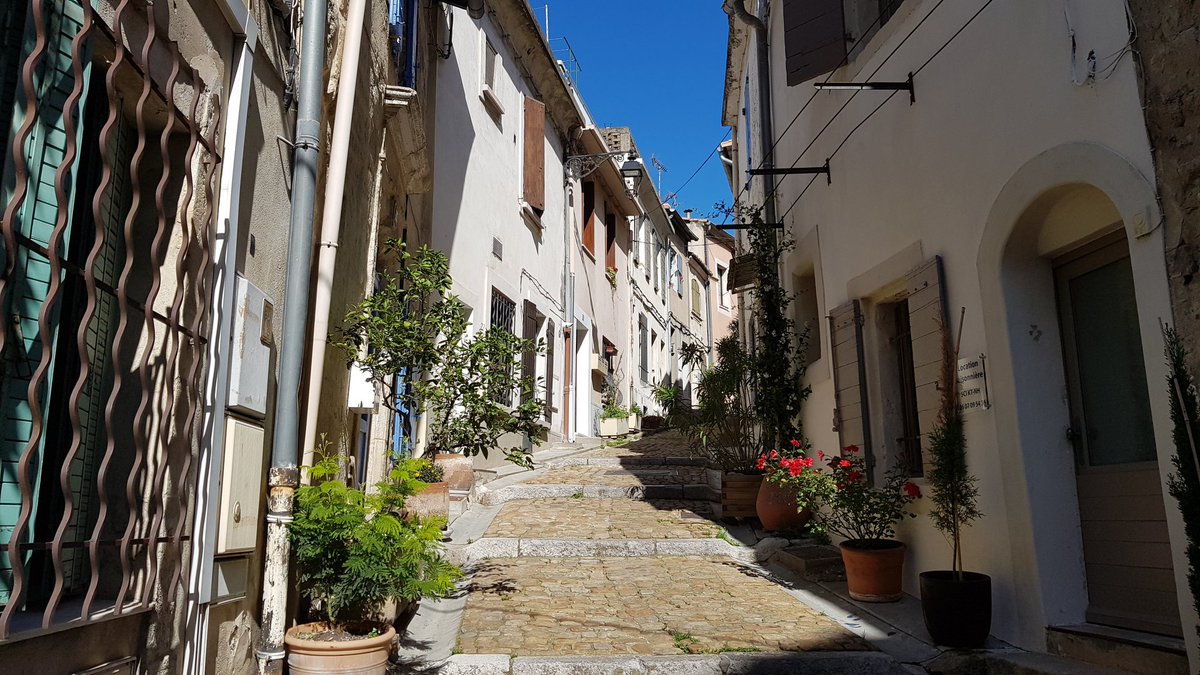Première fois à #Arles ce week-end  et je suis sous le charme de cette magnifique cité aux petites ruelles et riche en monuments historiques  😍 vous connaissez cette ville ?
#voyage #paca #bouchesdurhone #cloitre