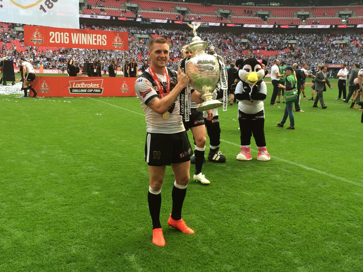 markl_17's tweet photo. GAME DAY ! TIME TO DEFEND OUR TROPHY #YTB #KINGSOFHULL #2018CHALLENGECUP https://t.co/roa7WTMyWD