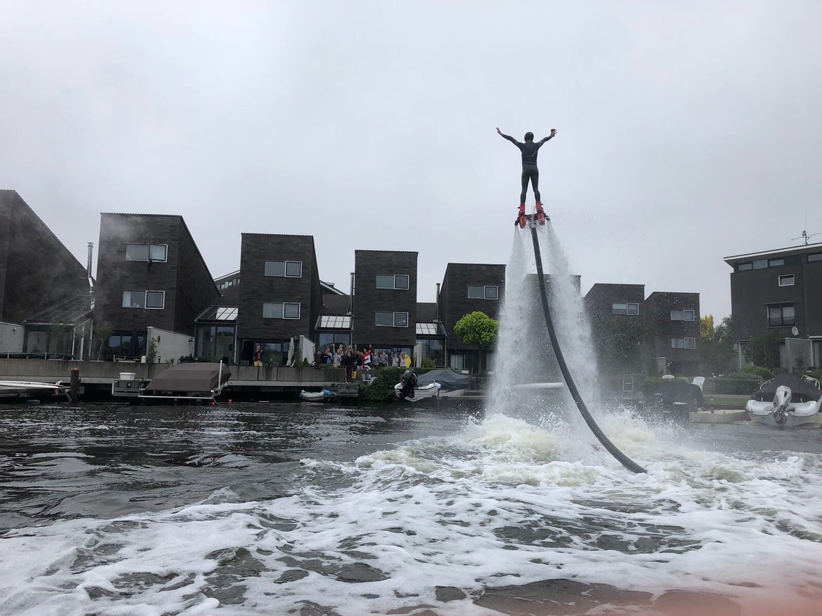AHBCMB1's tweet image. Wel eens geflyboard? Echt super chille afsluiting van een mooi hockeykaar. Nog 1 week het gas erop ter voorbereiding van de finaledag #SuperB #hockey