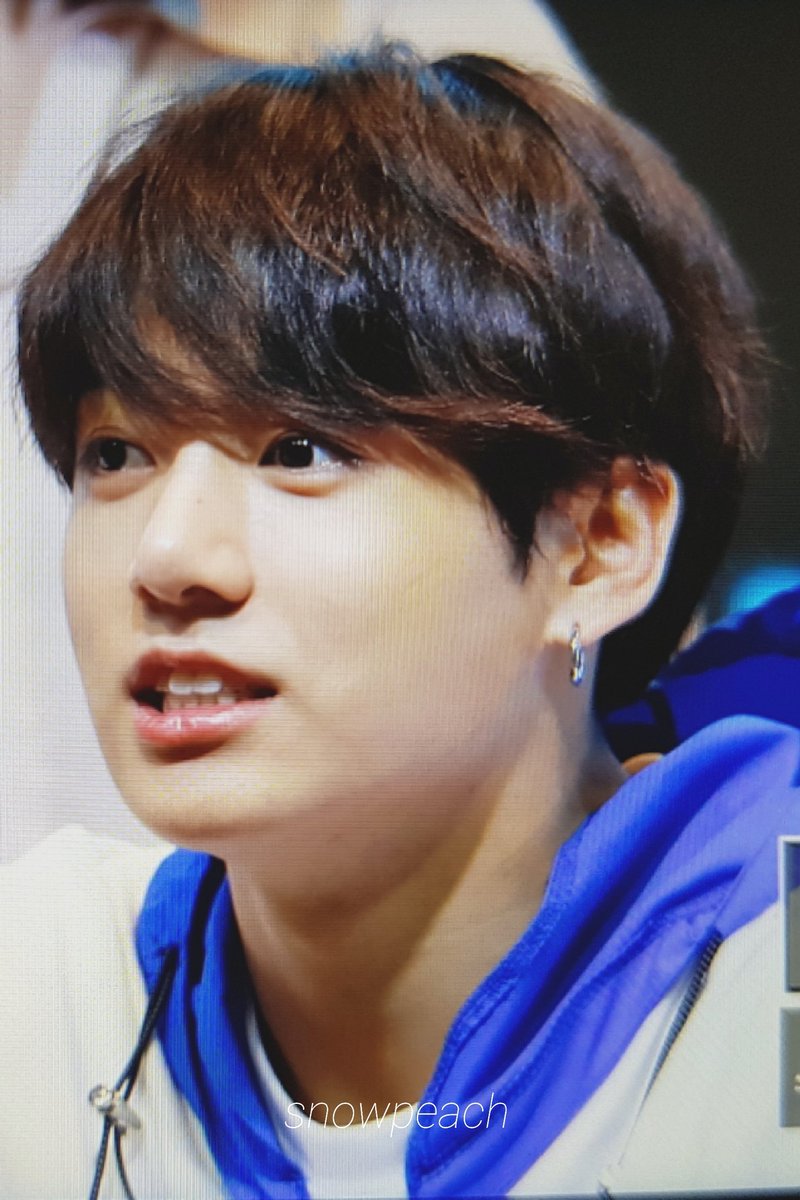 JUNGKOOKcokr's tweet photo. 180603 귀엽고 잘생김ㅠ #정국 @BTS_twt https://t.co/NePGoAgiBZ
