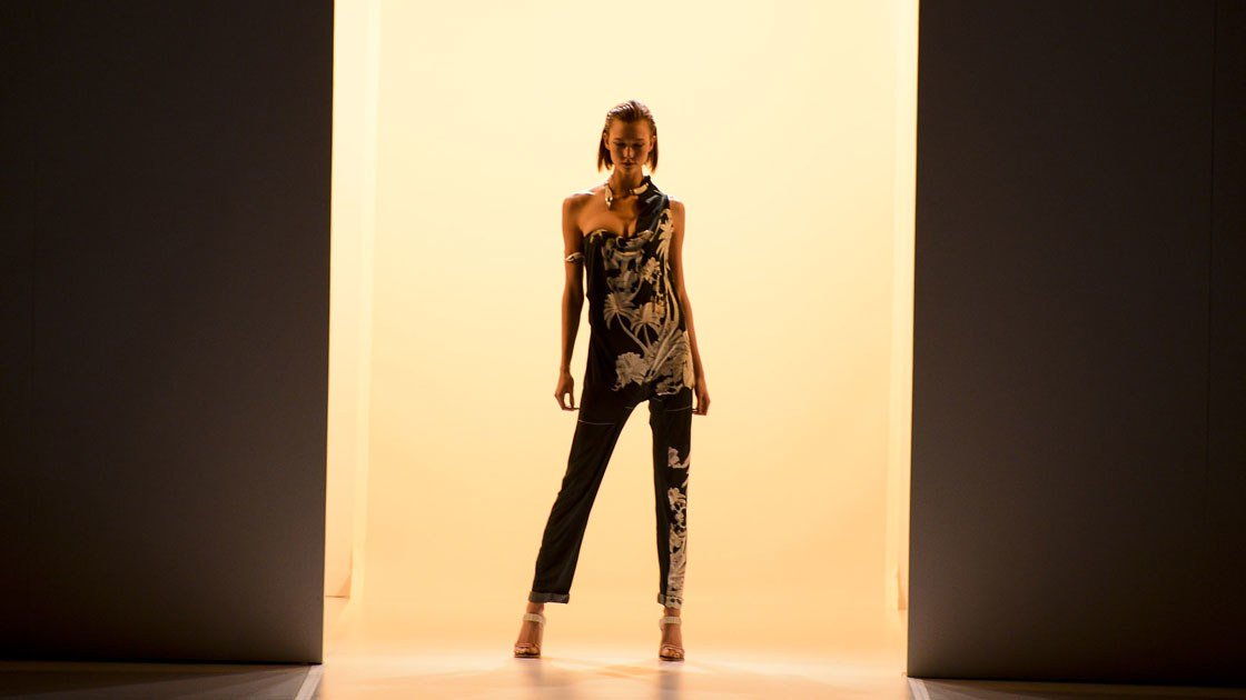 VogueRunway's tweet photo. The fiercest (and funniest) model runway walks of all time. https://t.co/K3GtGo3h82 https://t.co/ZZghI9IbTN