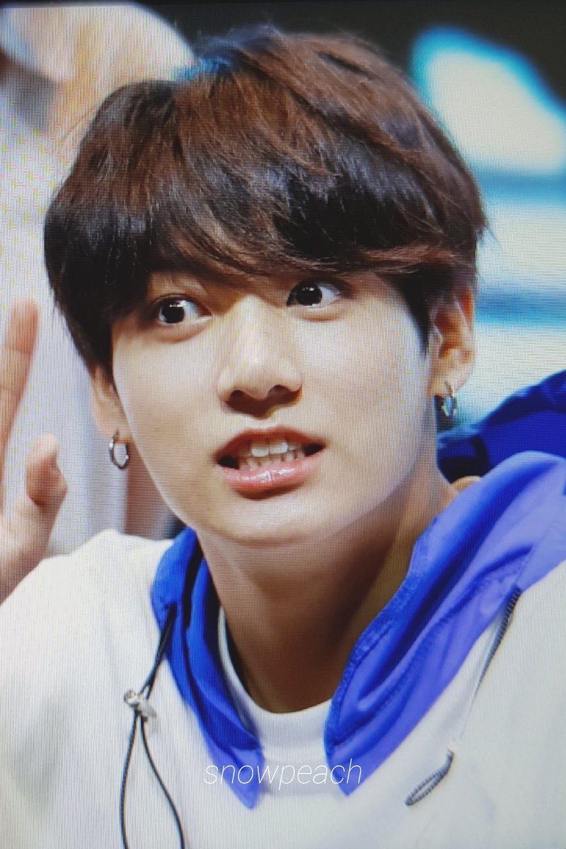 JUNGKOOKcokr's tweet photo. 180603 귀엽고 잘생김ㅠ #정국 @BTS_twt https://t.co/NePGoAgiBZ