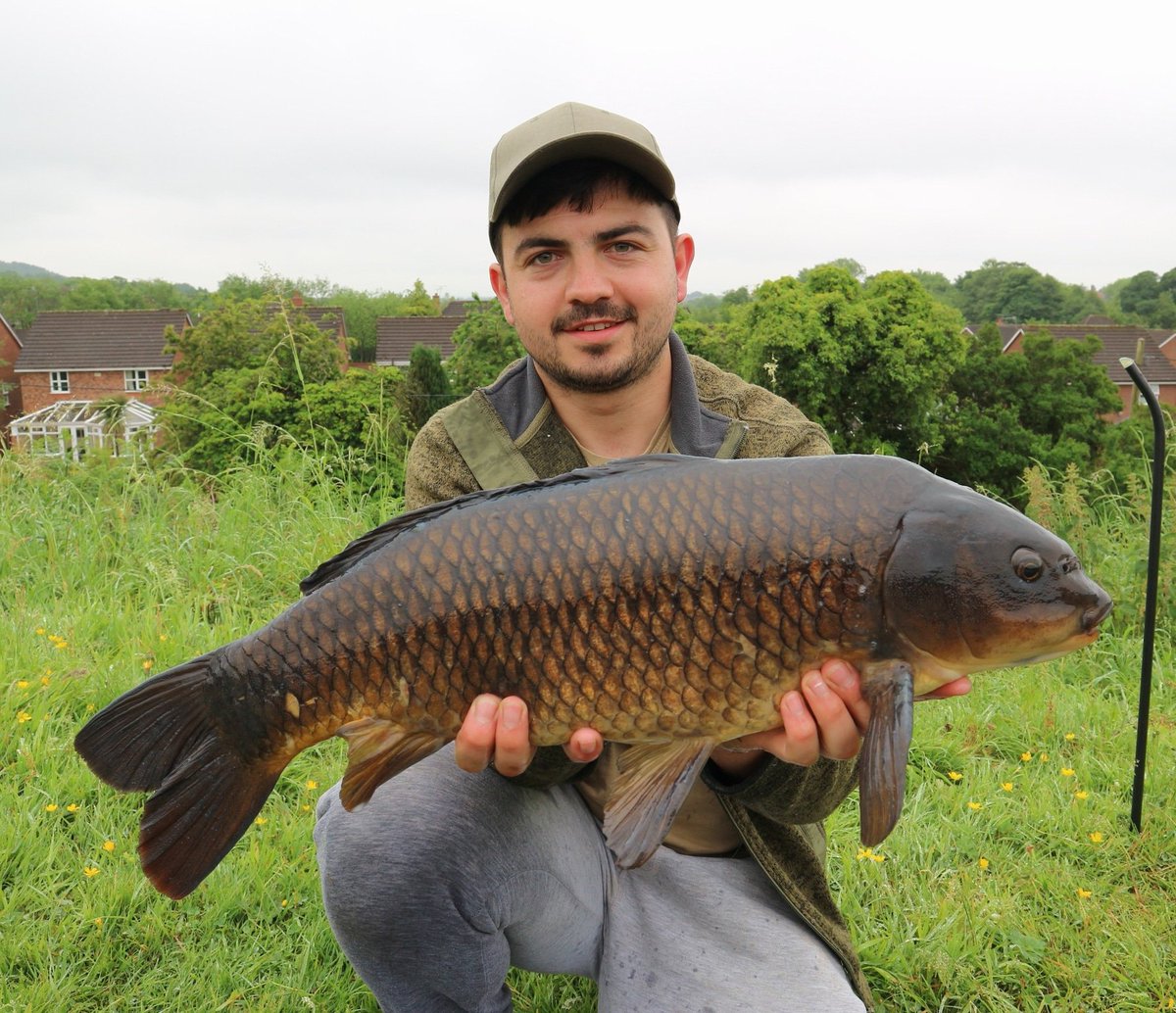 TeamTench's tweet photo. Fun on the zigs yesterday #fishing #thatscarpy #zigs #spod https://t.co/JRbt1AplWl