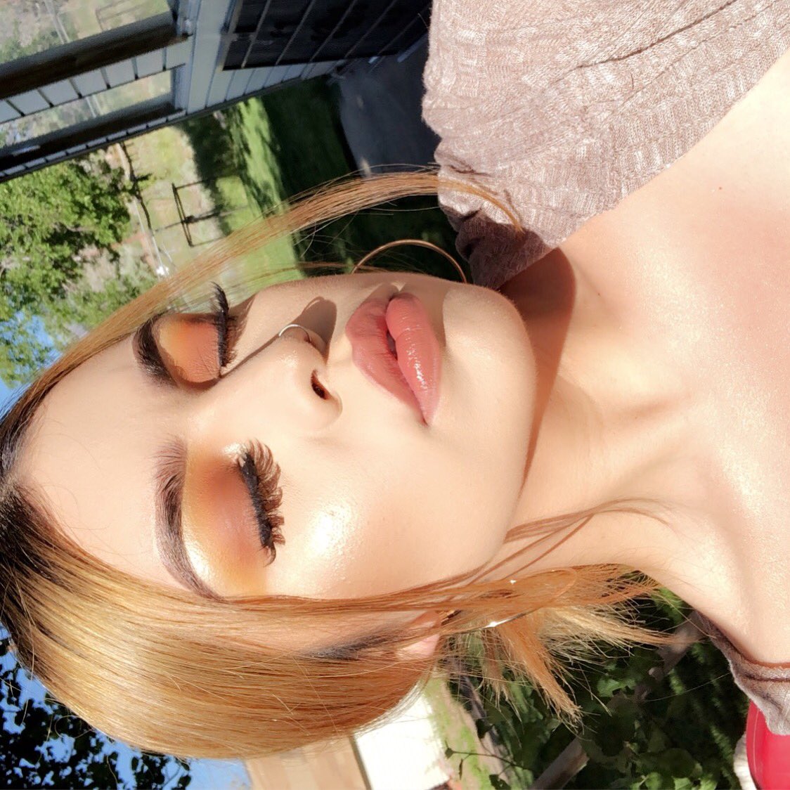 _cakedupforevs's tweet photo. Brows: @anastasiabeverlyhills #dipbrowpomade “chocolate” 
Eyes: @anastasiabeverlyhills @norvina #modernrenaissancepalette 
Highlight: @anastasiabeverlyhills @amrezy #amrezyhighlighter https://t.co/PVK8HKl0LS