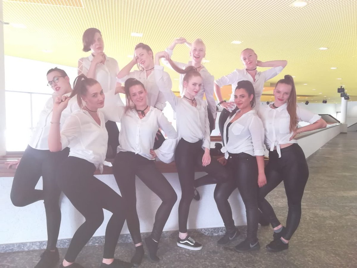 wildfraeulein's tweet photo. Strike a pose. Pose. Pose. Pose. Pose. Pose. Pose. https://t.co/D11Zm5ezUU