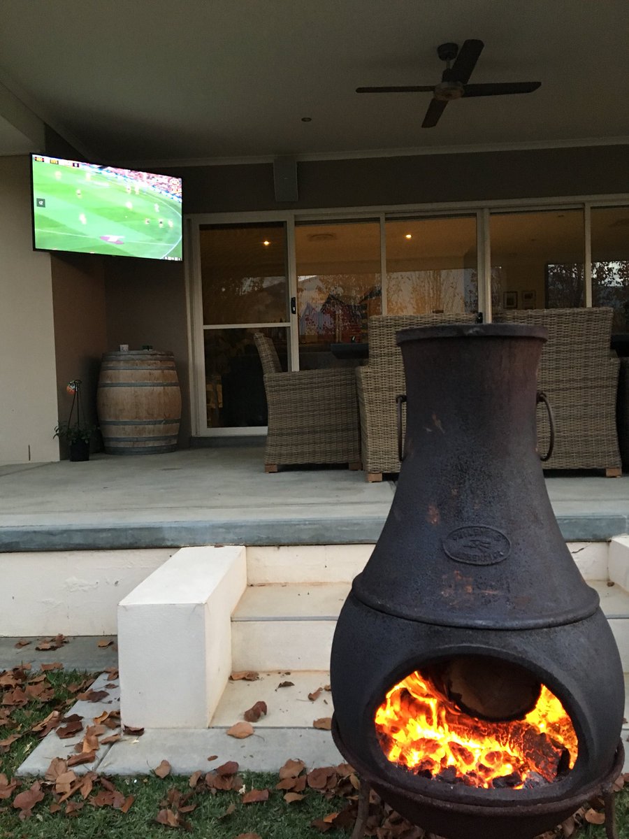 muzzaboy5's tweet photo. Footy, music, fire and a Sunday froffie 👌🏻👌🏻 https://t.co/aDUXdIUAol