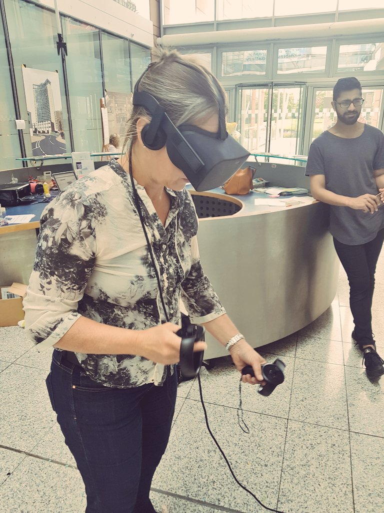 K_Samantha1's tweet photo. If you are in Hammersmith today come and hang out with me at the #uthinkcreative art festival at riverside building. #VR https://t.co/7nLojcdIBu