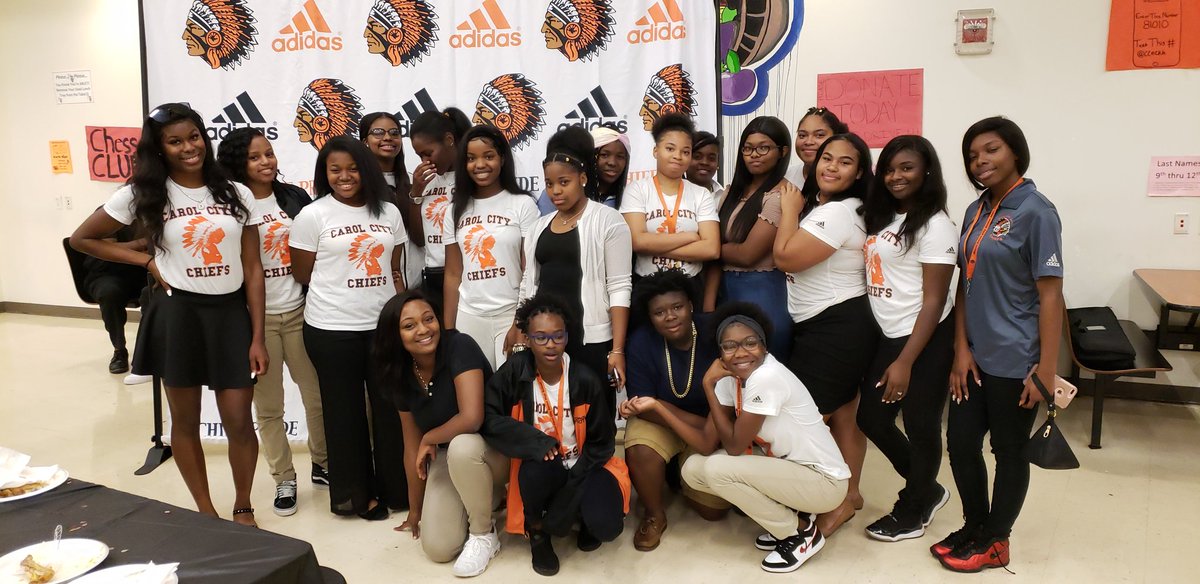 coachdre3's tweet photo. My Flag Team, so proud of daughters. Love them to death. https://t.co/SDFNFV7pKY