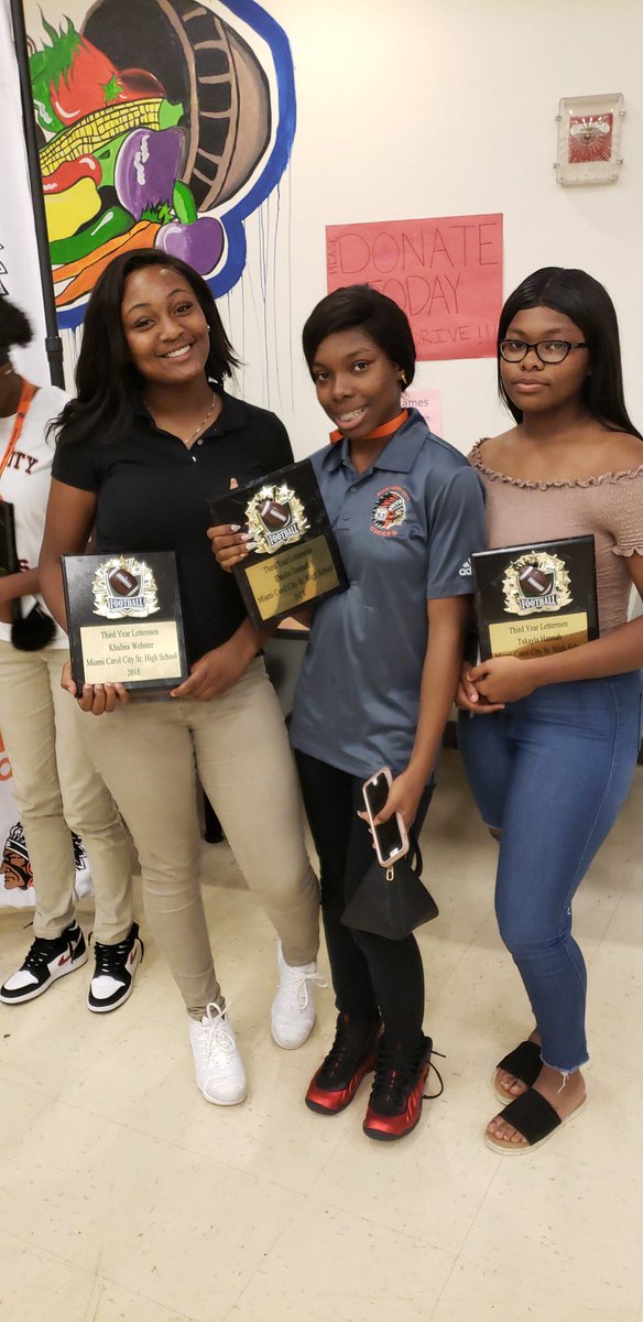 coachdre3's tweet photo. My Flag Team, so proud of daughters. Love them to death. https://t.co/SDFNFV7pKY