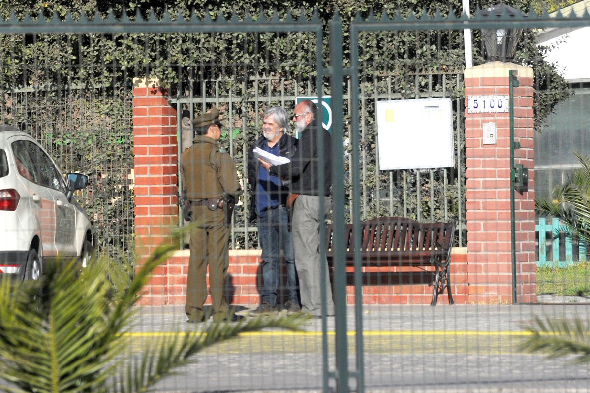 eldia_cl's tweet photo. #ElDíaInforma Fuerza pública intervino en conflicto entre sostenedores del Colegio Trinity School #LaSerena #Coquimbo #Chile https://t.co/bEJH0mAEeC https://t.co/bON8k9DURG