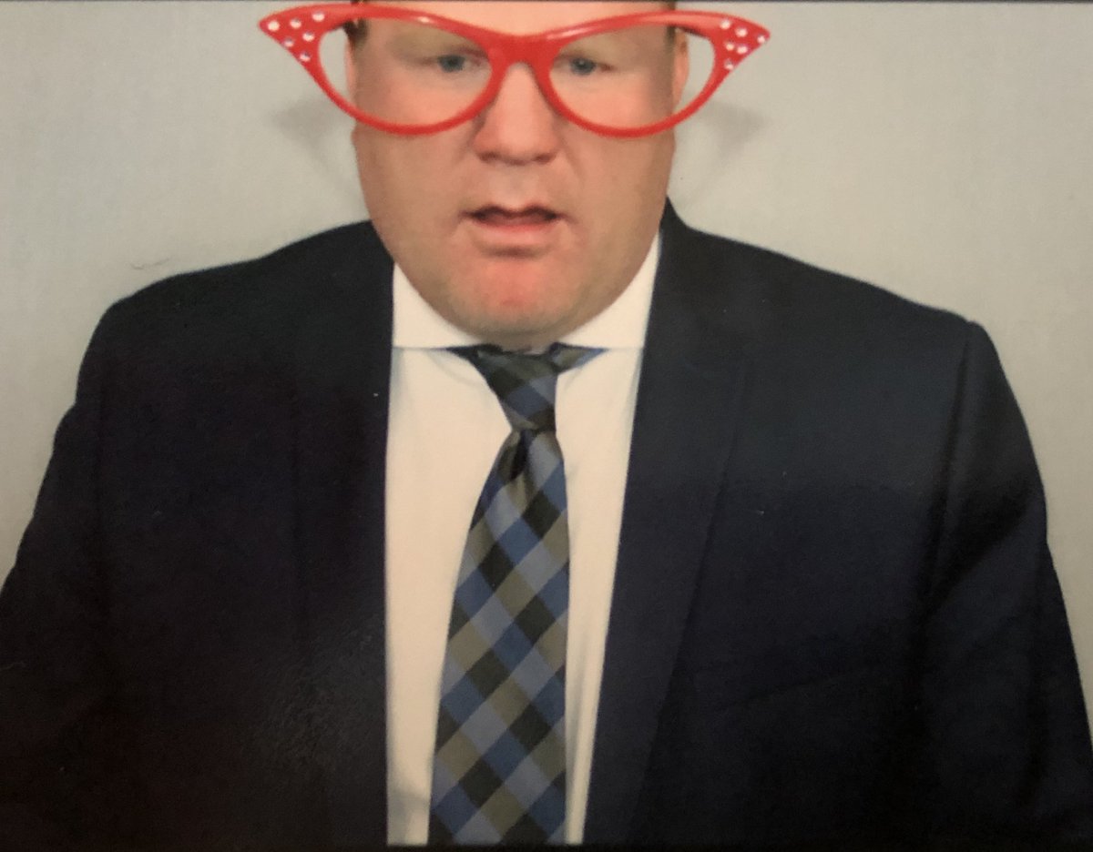 penger27's tweet photo. Meet my friend @paladinchrisc. Chris is a nice man. Chris likes @Molson_Canadian beers. Also a fan of the @MapleLeafs. https://t.co/WOaKTN4Lyd
