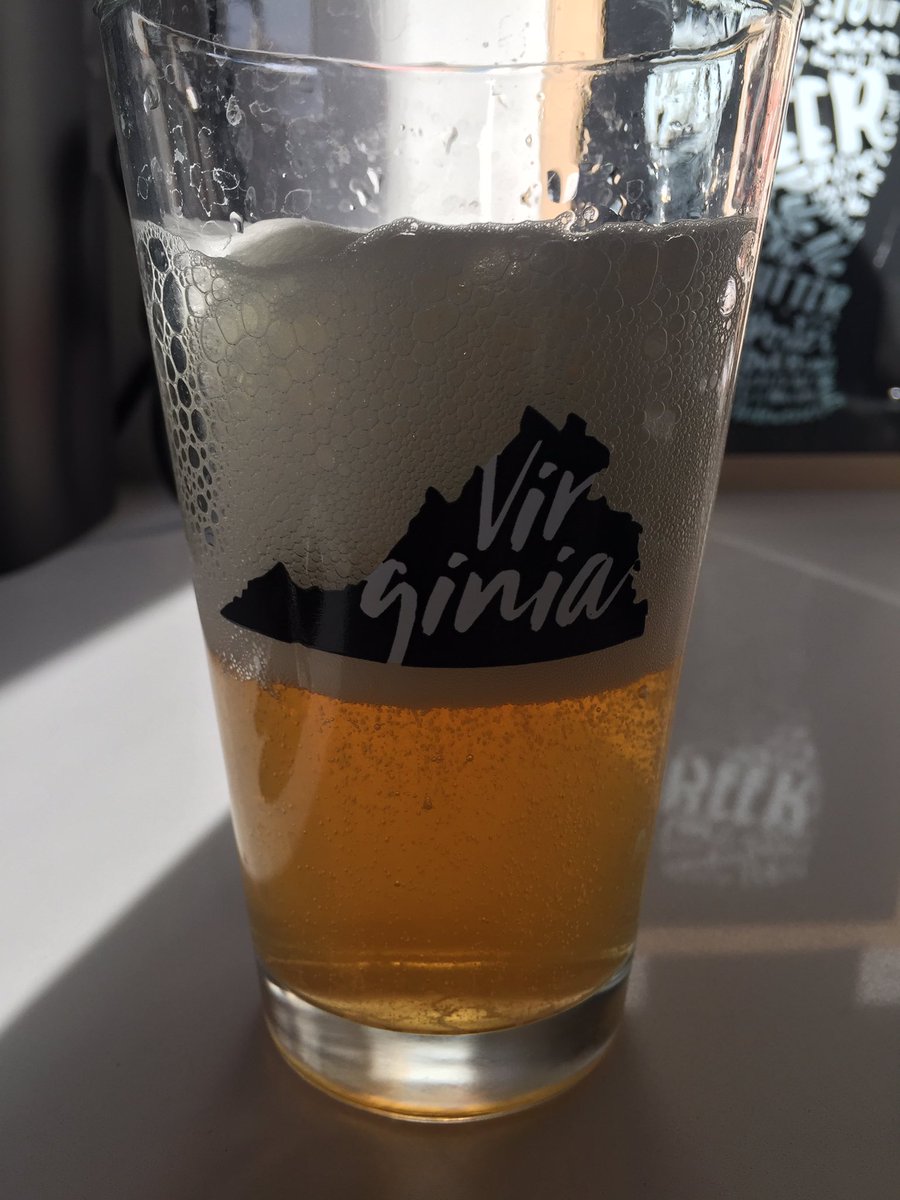 GoodDoBee's tweet photo. More head than @thejohnnycastle gets pulling a double #beerme #whysomuch #notcool https://t.co/JlMSUJven4