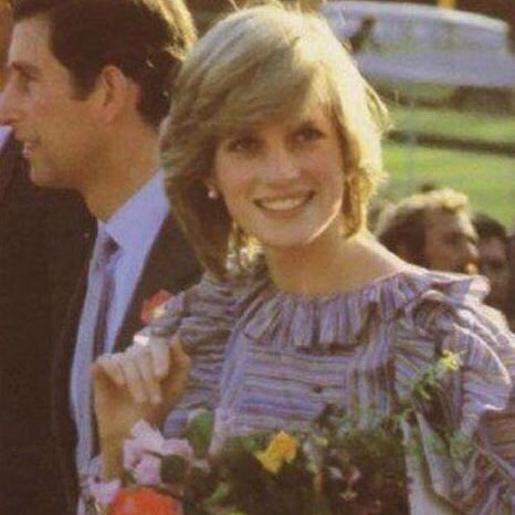 QueenDiana__'s tweet photo. لقد أحبَّني البيض والسُّود والمثليّين واليهود عدا الشخص الذي أحببتُه بشدّة في حياتي لم يبادلني الحب

- الأميرة الراحلة ديانا https://t.co/2YNPJkldF7