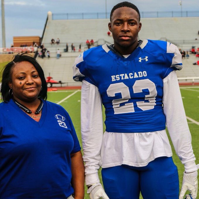 Dre_BoutPape's tweet photo. Pops we did it, next living past 23 succa free #ripoutlaw #classof2K18 #TxSu22 https://t.co/pgmT6qiDk9