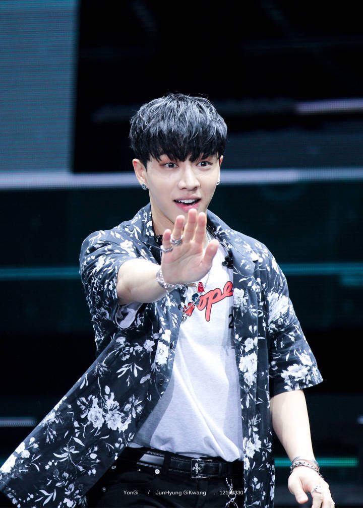 YonGi890's tweet photo. 180602 HIGHLIGHT SHOW in HK

💖💖💖💖
#이기광 #기광 https://t.co/Bm09ArsqQr