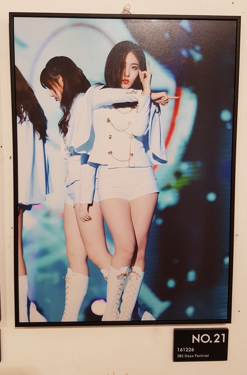 신비 생일에 신비 전시회라니~~~~~~~ε٩(๑>ω<)۶з
신비 사진 너무 이뻐요!!
오늘이 마지막이래요ㅠ.ㅠ 
아직 못 보셨다면 꼭 보러오세요😊

#여자친구(#GFRIEND) #신비(#SinB) #신비_전시회 #HOW_I_MET_YOU_SINB #HappySinbDay 
<a href="/HOWIMETYOU603/">HOW I MET YOU</a> <a href="/afterglow0603/">AFTERGLOW</a>
