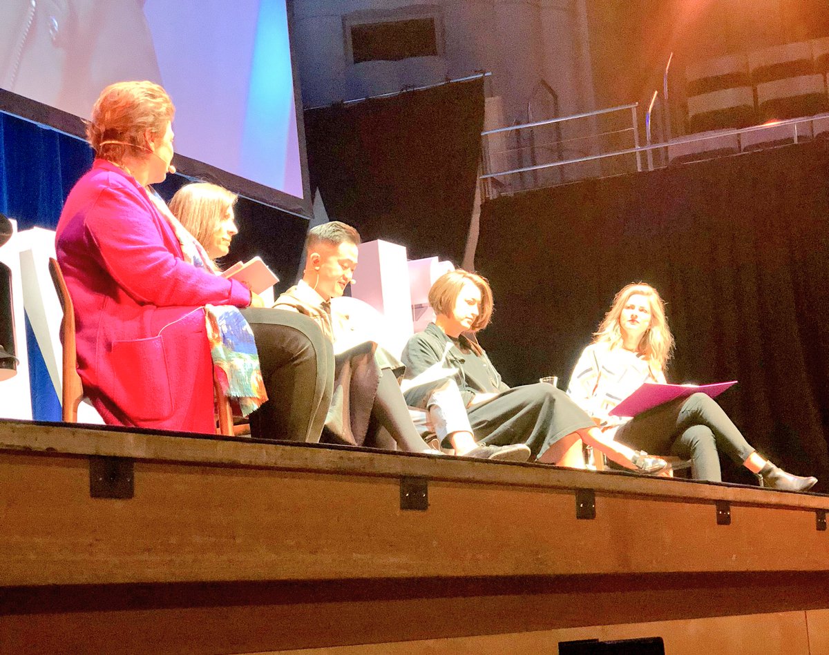 ArtsHub's tweet photo. The Inaugral Mark Colvin Conversation. Do schools stifle creativity? @VividSydney #vividideas @WASHINGTONx @julia_zemiro @mrbenjaminlaw #robynewing #lucyclark @Colvinius 🙏🏼 https://t.co/4Z7rQyF7M8