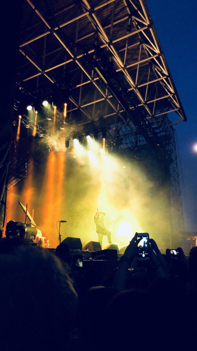NavOnAir's tweet photo. Still not over this #sorrynotsorry 🤷🏻‍♀️@PostMalone 💛 https://t.co/XoDEhQuDIc