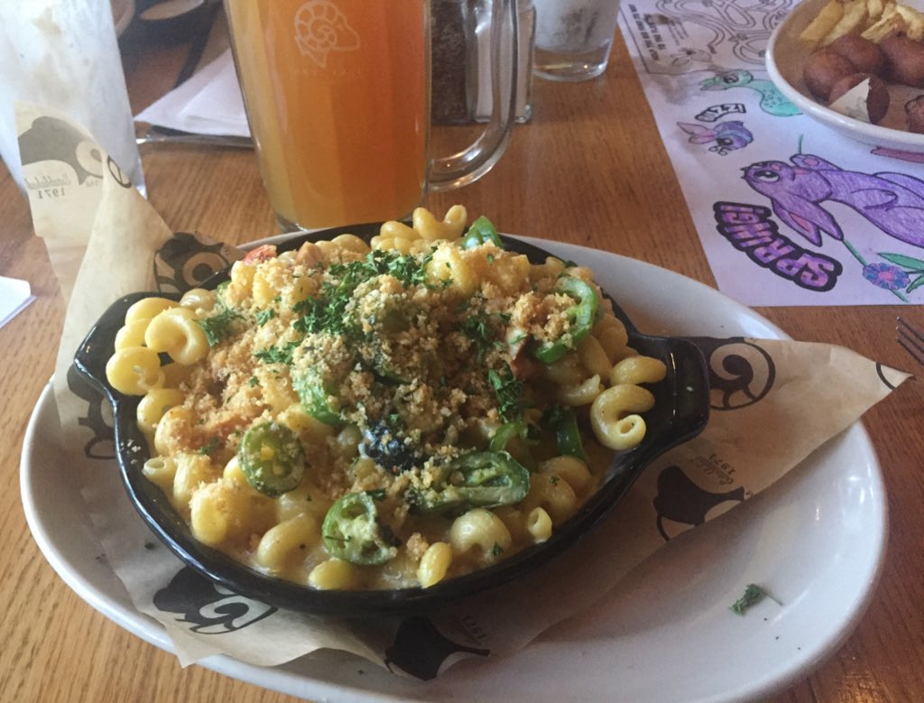 JacobWischoff's tweet photo. Oh it’s happening.... #RamBrewery #RustonWay #Tacoma #macncheese https://t.co/rnkKi13dVn