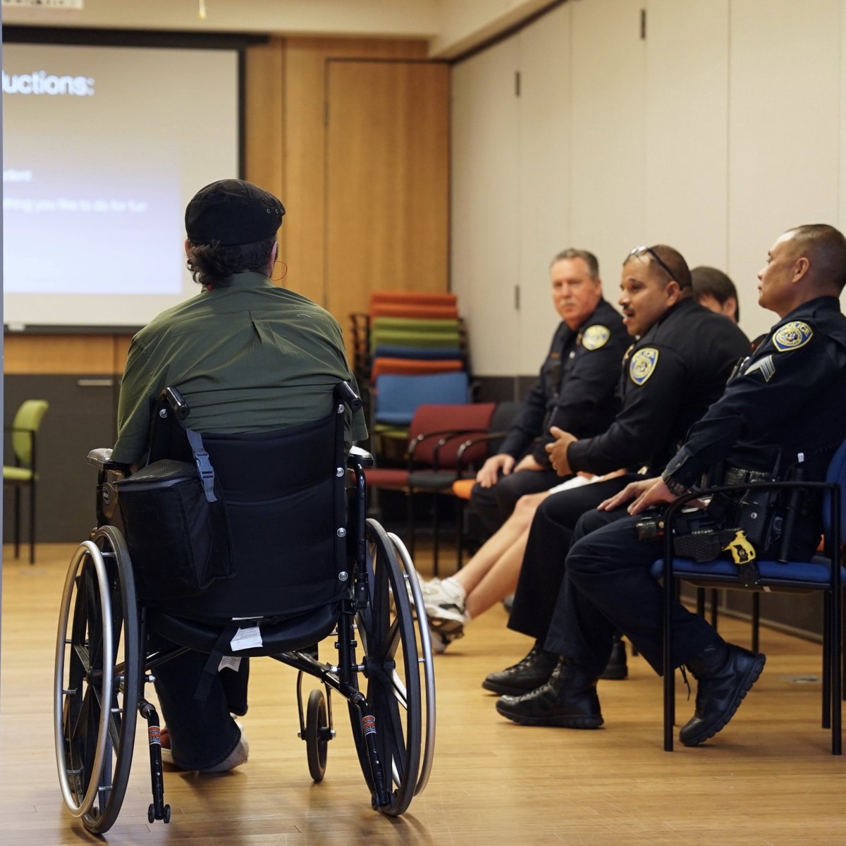 TheCILOfficial's tweet photo. Today The CIL held our Police, Safety, and You workshop where youths with disabilities collaborated with @AlamedaPD, #BARTpolice, @ellabakercenter, @copwatch411, #RCEB, and #DCARA to discuss ways to stay safe during interactions with the police. Thank you everyone for joining us. https://t.co/qiZniWD6h5