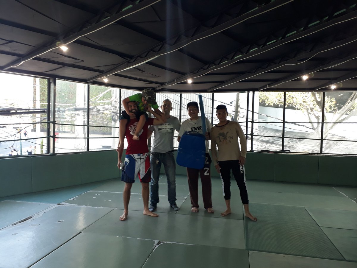 ninez_saludable's tweet photo. Con nuestra visita sorpresa! Aprende y mejora tu vida! Acompañanos de miercoles a viernes a las 4:30 y transformate en un campeon!!! #niñezsaludable #luchavslaobesidad https://t.co/6nQ8vbqFDR