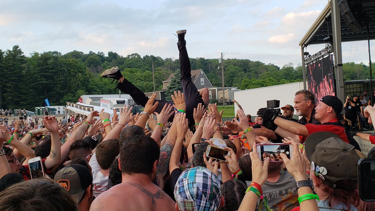 MarisaMagnatta's tweet photo. Waited 15 years to see @goldfingermusic again. Worth every minute of waiting. #pleasetour #punkindrublic https://t.co/QdY237lf9H