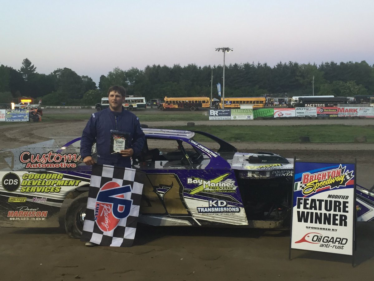 NSKleinsteuber's tweet photo. .@Hennystar87 secures a hat trick in the Canadian Modified feature @BrightonSpdwy 🏁 @RacingatBSP @LiveRaceResults https://t.co/Pg4eClDPKc