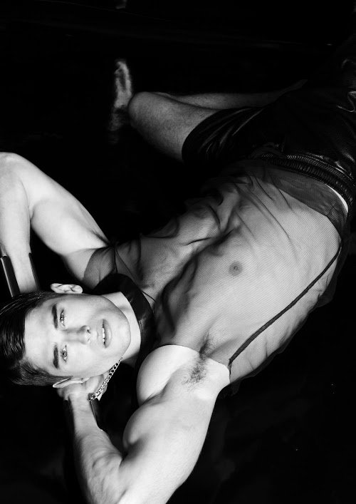 KandyBananas's tweet photo. Brent Black #ManKandy https://t.co/zxc2f5g1VH