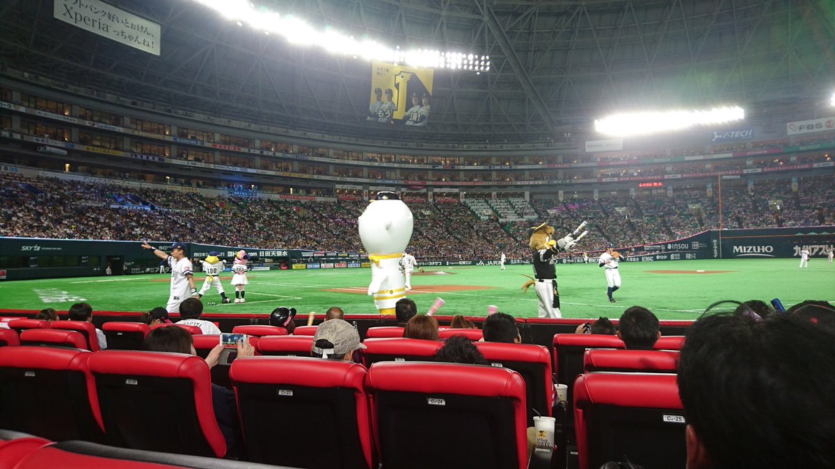 sho______2's tweet photo. 昨日ゎコカコーラシートから
今日ゎホークス応援指定席から📣 https://t.co/O2h7A0Dgje