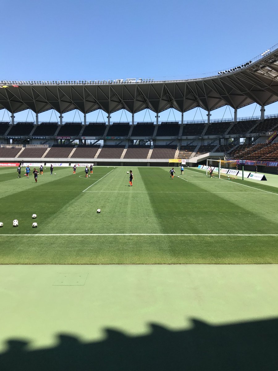 coo0827's tweet photo. フクダ電子アリーナに来た‼️
今日こそジェフに勝つぞ🏆
春から積み上げた成果が覚醒する時だ💥
今のメンバーが大好きだ🌈
INAC戦のように戦えば必ず勝てる🔥
頑張れAC長野パルセイロレディース⚽️ https://t.co/fDIgSdfzo0