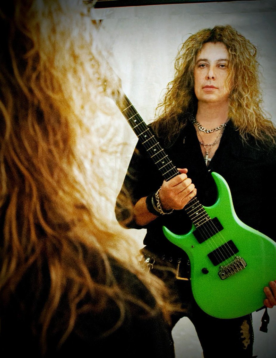 When you're getting ready to go on stage and somebody behind you has a camera! #heavymetalguitar #carvinguitars #rocklife #tourlife #GrahamBonnet #meanwhilebackinthegarage #shredding #80s