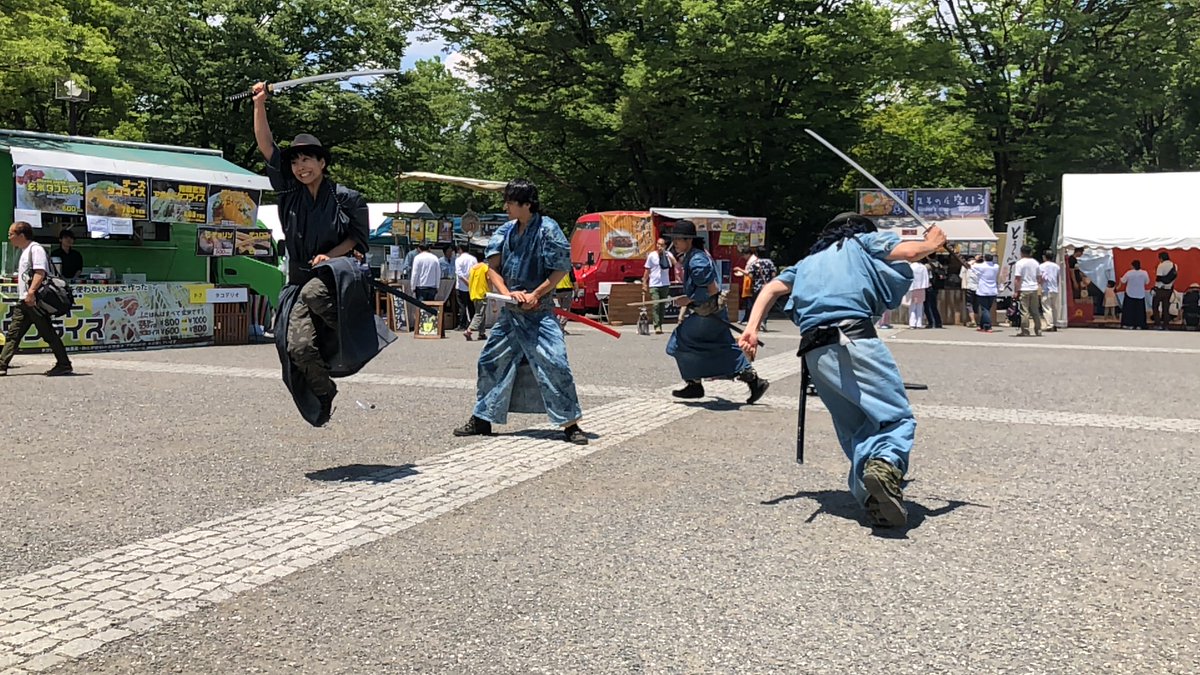 街中に突如出現した ゴミ拾い侍 の華麗な太刀裁きがかっこよくて 何奴 ゴミ 本物の武士 と心意気に惚れる Togetter 街中に突如出現した ゴミ拾い侍 の華麗な太刀裁きがかっこよくて 何奴 ゴミ 本物の武士 と心意気に惚れる Togetter
