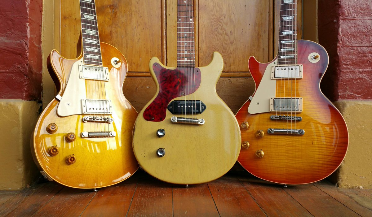 Happy @gibsunday with 3 x #historic #r8reissue #lespaulguitar 
L-R #2006 #2007 #2016

#gibsunday #gibsongtrlover #gibsonhistoric #gibsonreissue #gibsonlespaul #leftyguitars #leftyguitar #lefthandedguitar @gibsoncustom @gibsonguitar @lespaulforum