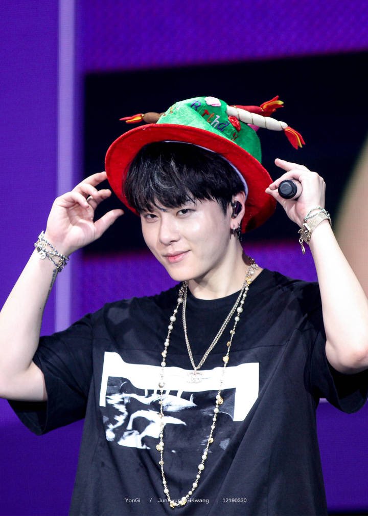 YonGi890's tweet photo. 180602 HIGHLIGHT SHOW in HK

🐲🐲🐲🐲
#용준형 #준형 https://t.co/VIfR6xSYGh