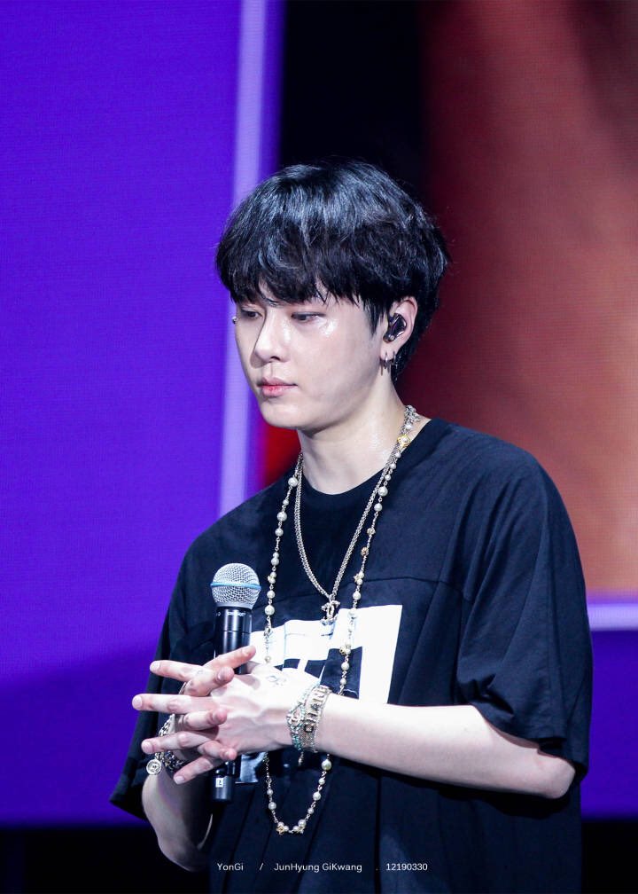YonGi890's tweet photo. 180602 HIGHLIGHT SHOW in HK

🐲🐲🐲🐲
#용준형 #준형 https://t.co/VIfR6xSYGh