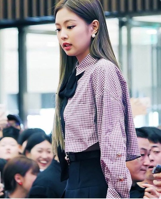 BPJennieBlues's tweet photo. CUTE AND PRETTY😘
#BLACKPINKJENNIEKIM #BLINKS #BEULPING #JENNIE #KIMJENNIE #JENNIEKIM #BLACKPINKJEN #JENNIEKIMYG #JENDEUKIE #YG #YGSTAN #YGFAMILY #BLACKPINK_Coming_Back_This_June  #BLACKPINK https://t.co/AIJvocwUrX