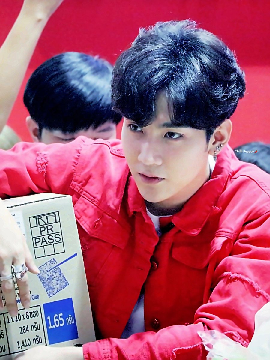 ChilliSpicyPepp's tweet photo. เซทนี้ `หล่อ`ใส`ละมุน`แบ๊ว ครบ
พิ @KiimMon คนคูลๆ .. ดีงาม 😊
#ขุณขิมมอญ #KimSBFive
#SBFive #TaokaenoiSBFIVE
#Thaifex2018 https://t.co/uTt0zn9WL0