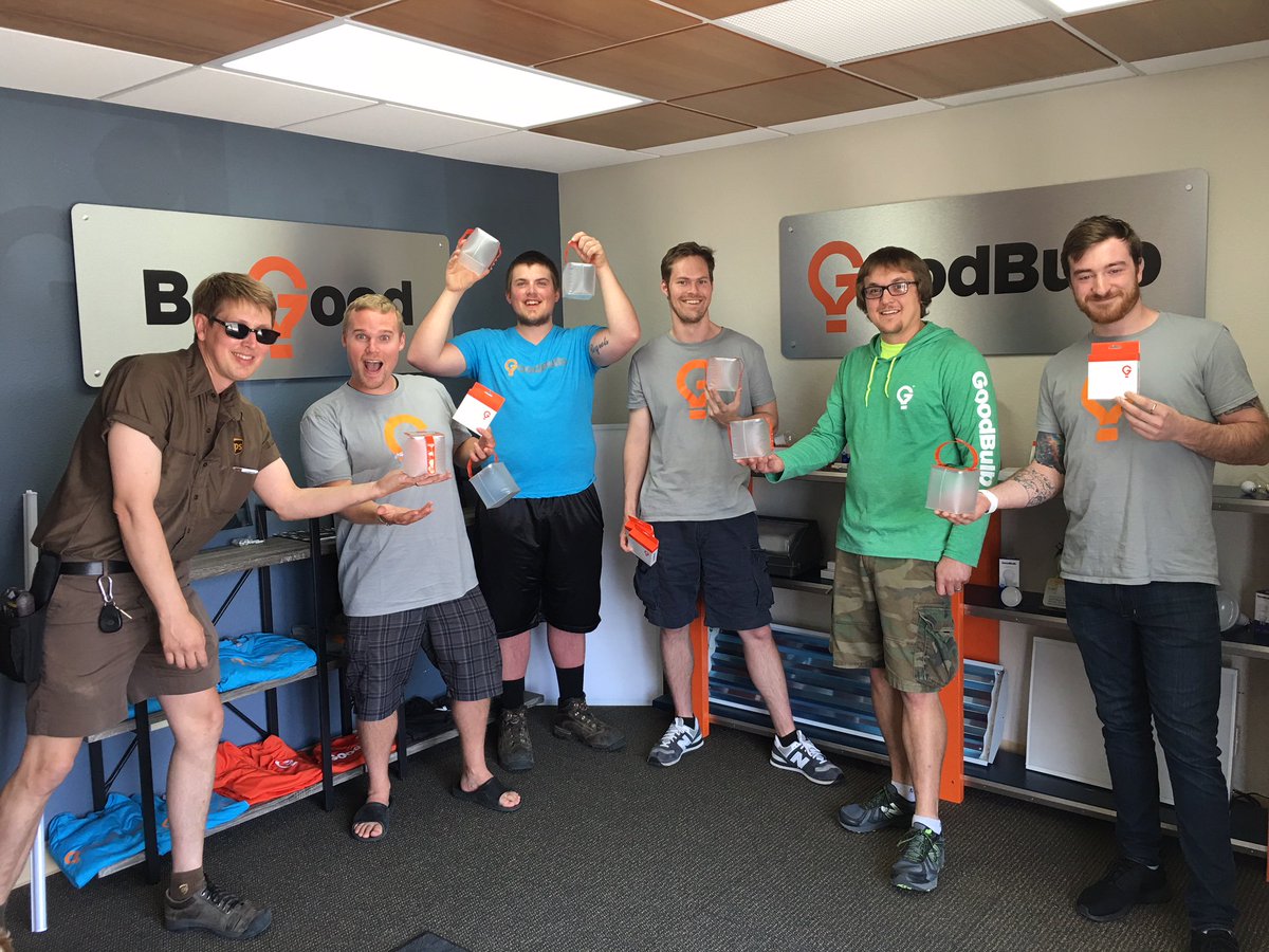 GoodBulb's tweet photo. Thanks to your support, our team is preparing to deliver 2,000 solar lanterns to 11 communities in Uganda! #BeGood #GoodBulb https://t.co/H874mpjHC2 https://t.co/qiIKAsDAKu