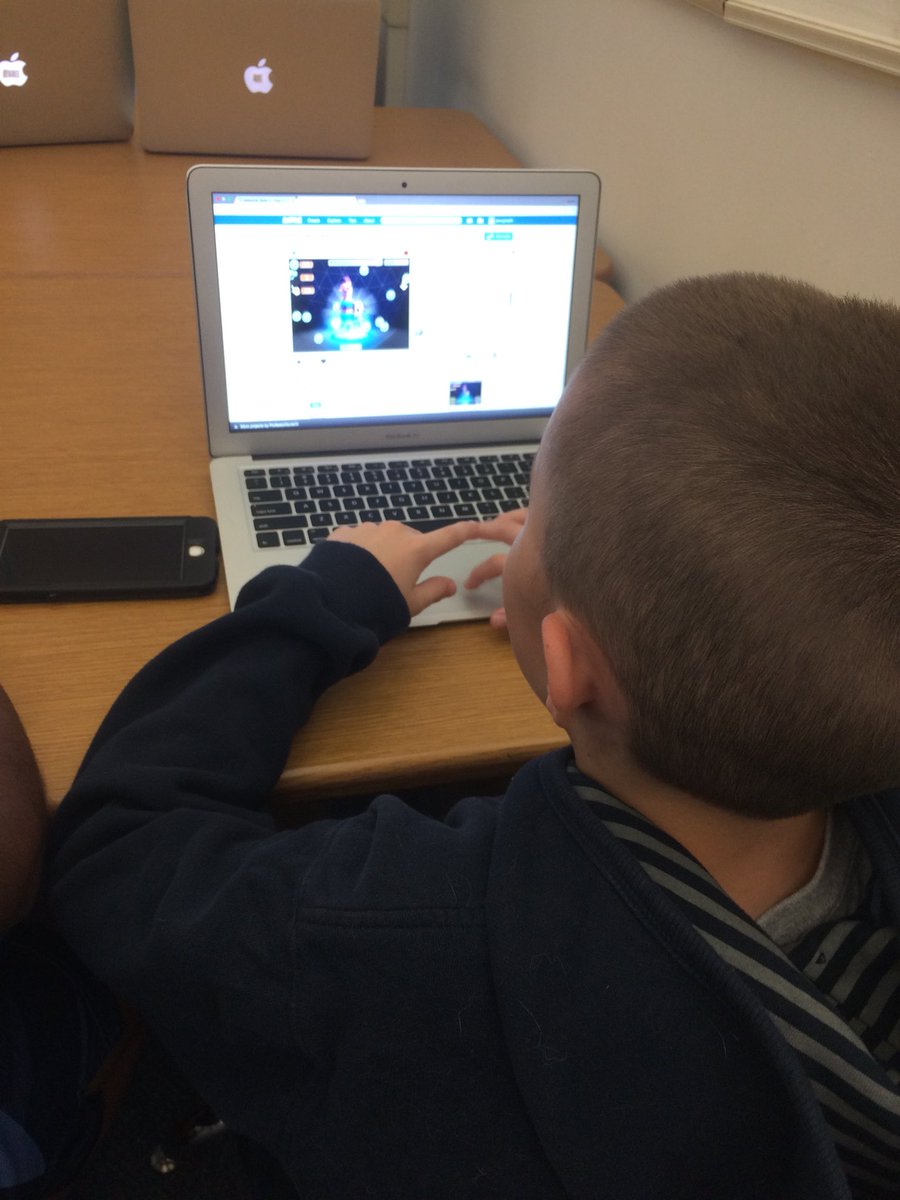 troyhillsmedia's tweet photo. #codeclub #lakepar @codeorg https://t.co/ZP7tEUawUr