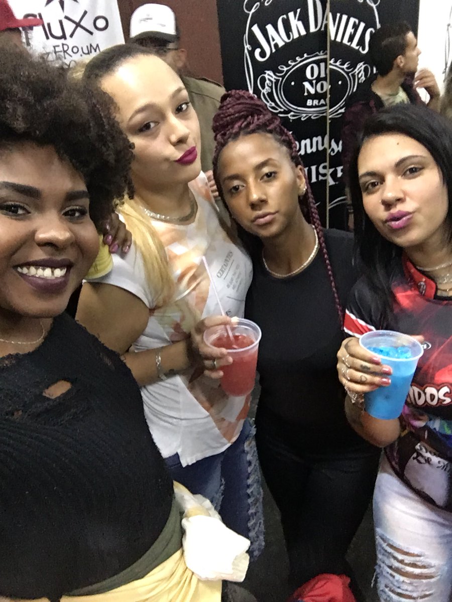 _zmam's tweet photo. Salveeeeee donas! #deVila https://t.co/GWwSIS1YVP