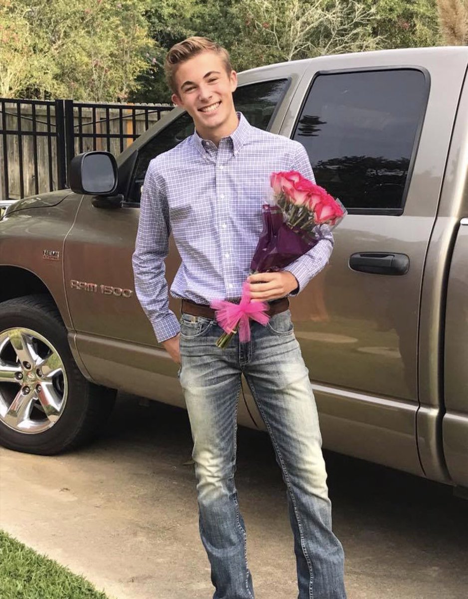 pcurbow's tweet photo. Hug those you love a little tighter and thank God for each second you have with them. We never know what tomorrow brings! Pls keep the Sims family in your prayers! #FlyHighIan https://t.co/TKfZtKKJkH