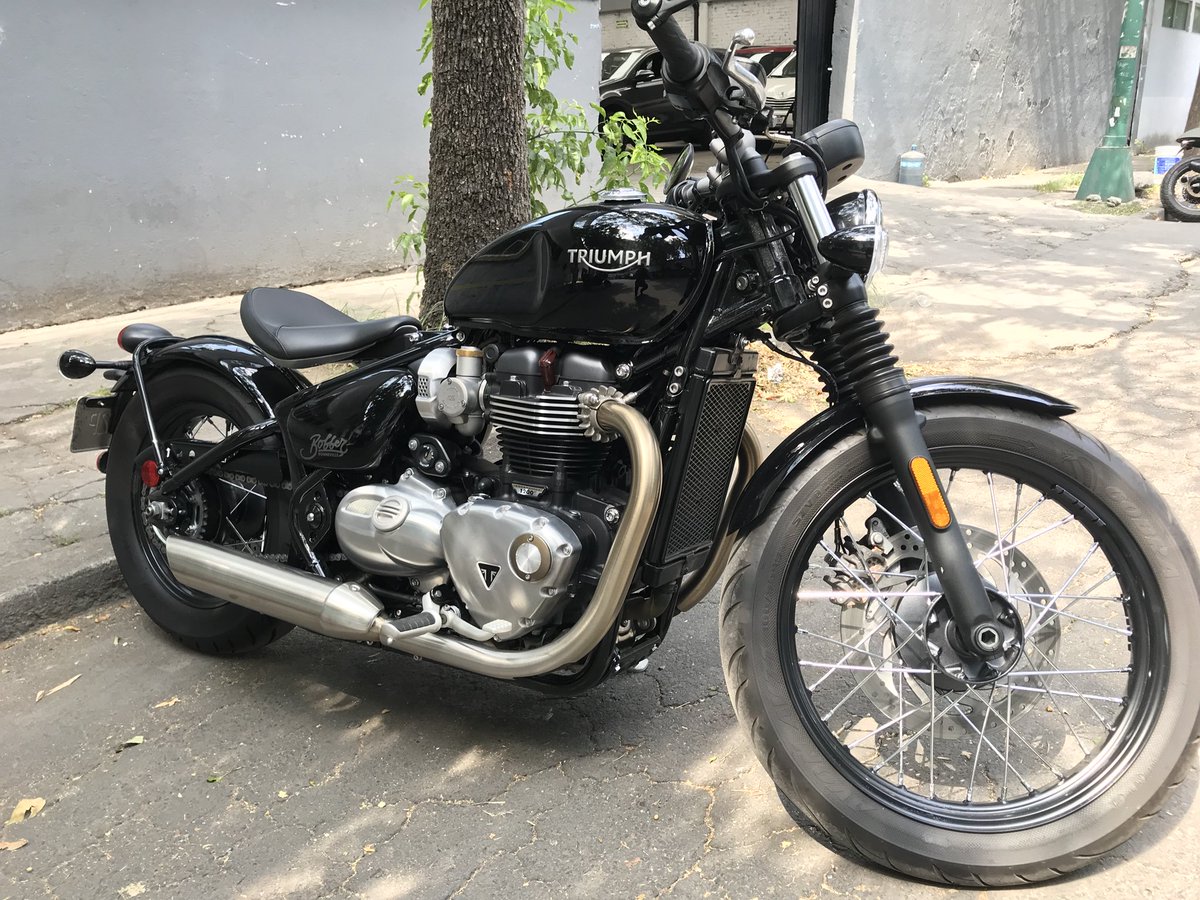 OBau's tweet photo. Una rodadita para disfrutar el calorcito de #CDMX, #TheClassicRide by #Triumph #ForTheRide #Bonneville #Bobber https://t.co/zUDkEXKho3